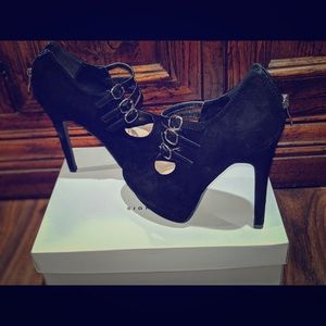 Black MARY Jane heels